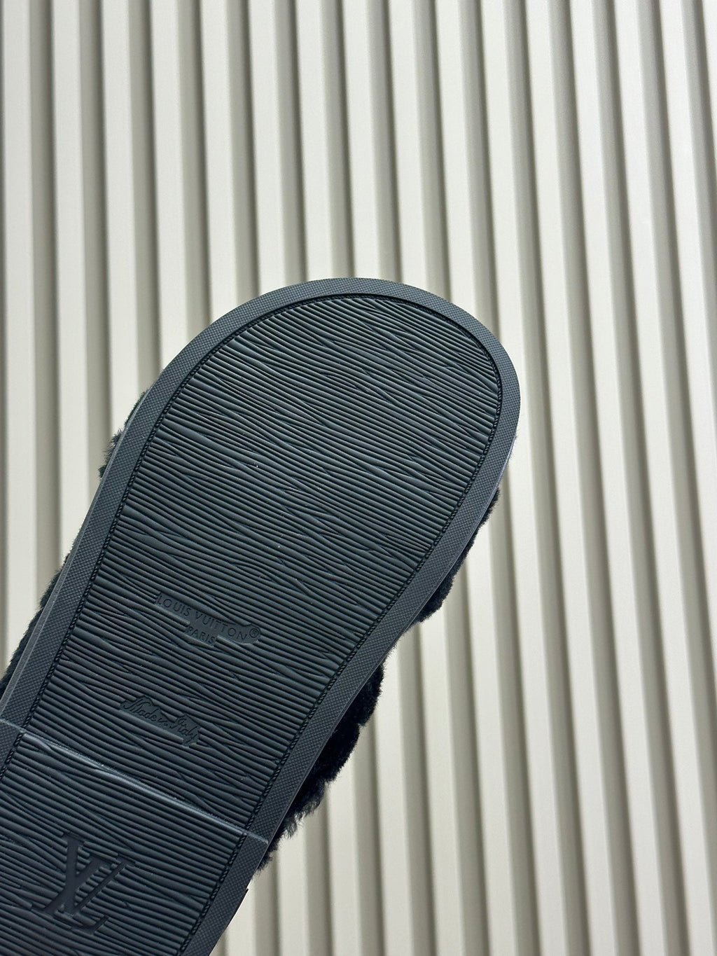 LOUIS VUITTON LV WOMEN'S SUNSET COMFORT FLAT MULE IN BLACK FLEECE
