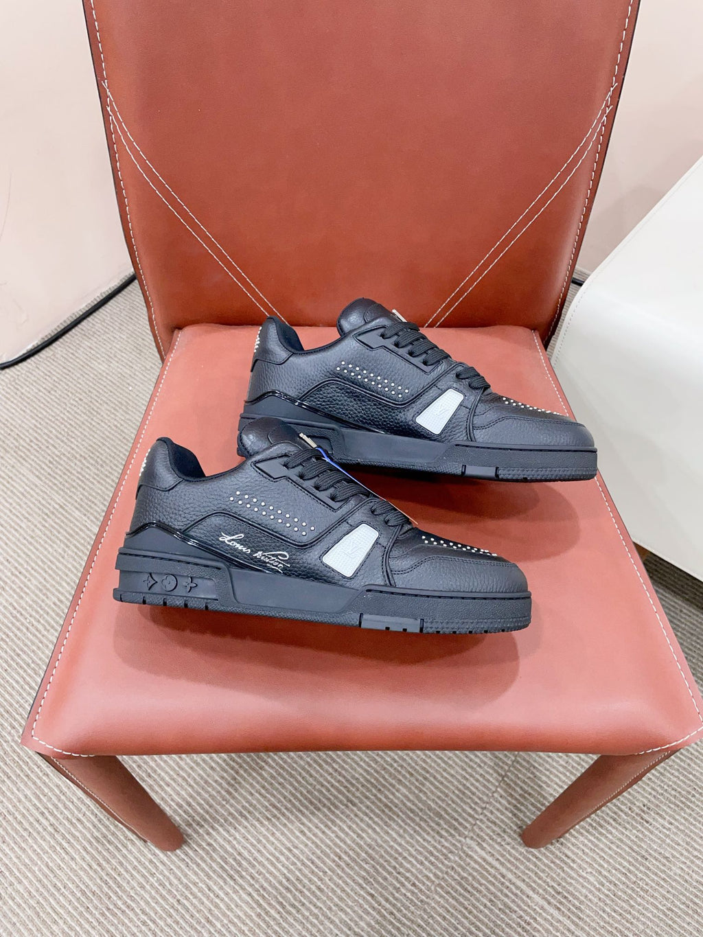 LOUIS VUITTON TRAINER SNEAKER IN BLACK CALFSKIN