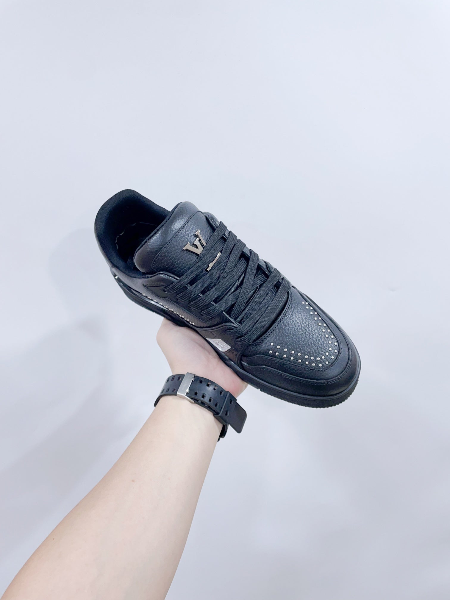 LOUIS VUITTON TRAINER SNEAKER IN BLACK CALFSKIN