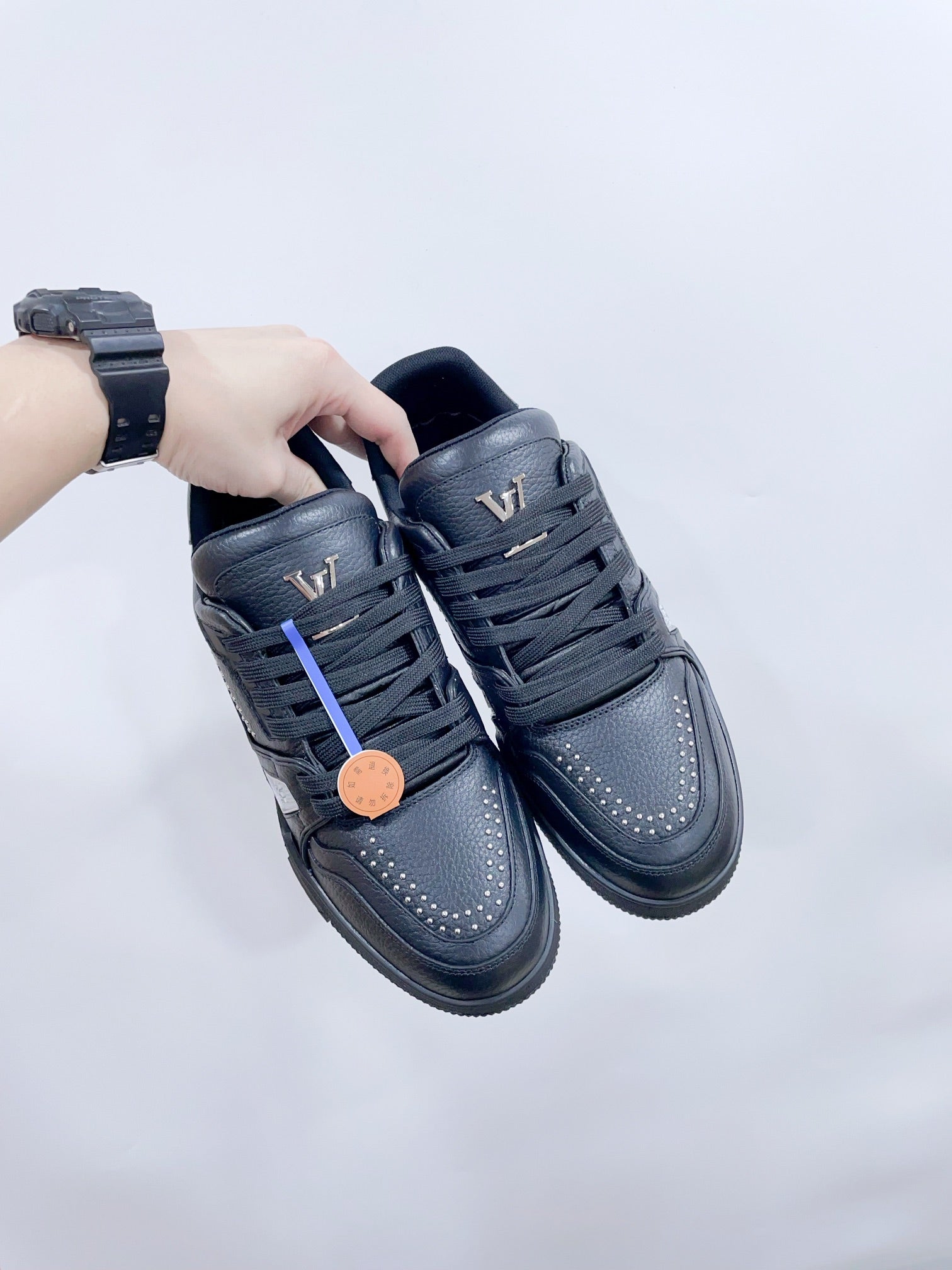 LOUIS VUITTON TRAINER SNEAKER IN BLACK CALFSKIN