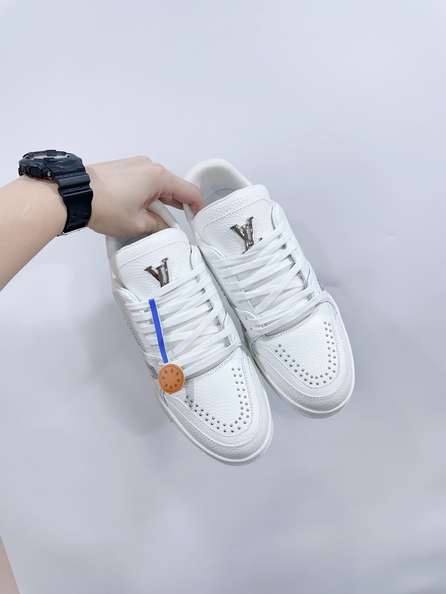 LOUIS VUITTON TRAINER SNEAKER IN WHITE CALFSKIN