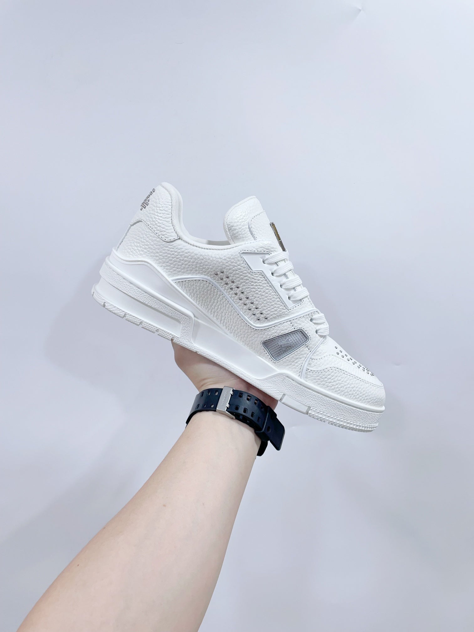 LOUIS VUITTON TRAINER SNEAKER IN WHITE CALFSKIN