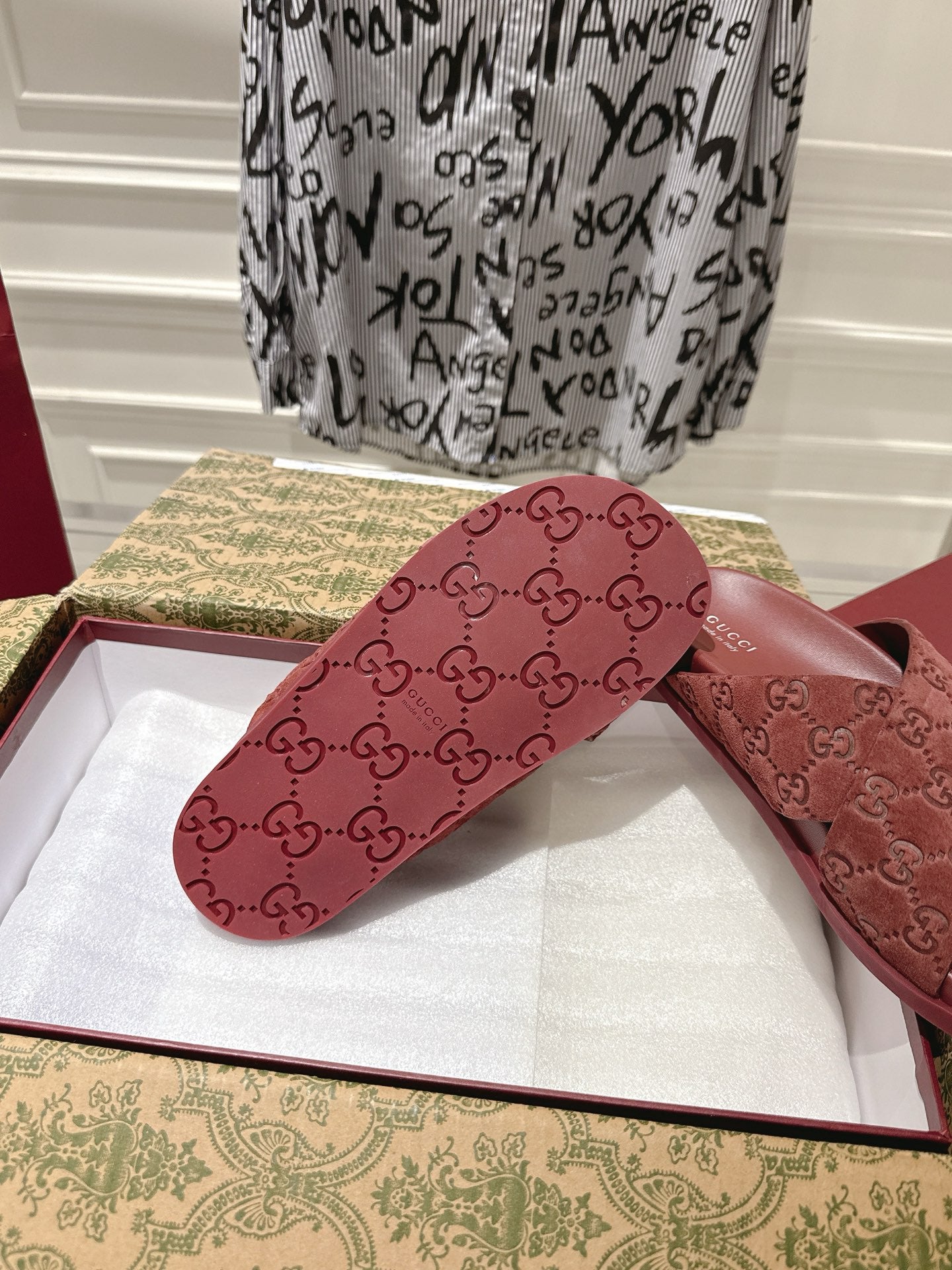 GUCCI SLIDES IN RED SUEDE WITH EMBOSSED LOGO STYLE 9