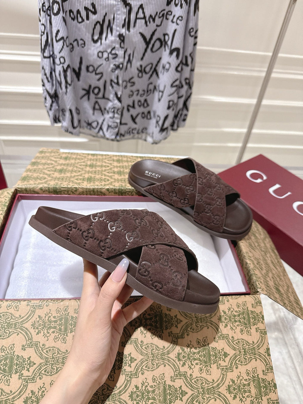 GUCCI SLIDES IN DARK BROWN SUEDE WITH EMBOSSED LOGO STYLE 8