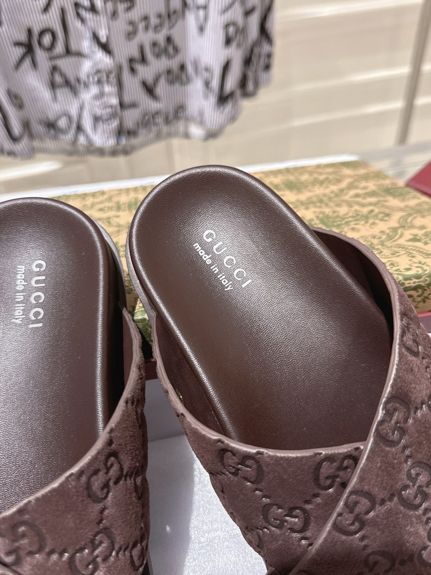 GUCCI SLIDES IN DARK BROWN SUEDE WITH EMBOSSED LOGO STYLE 8