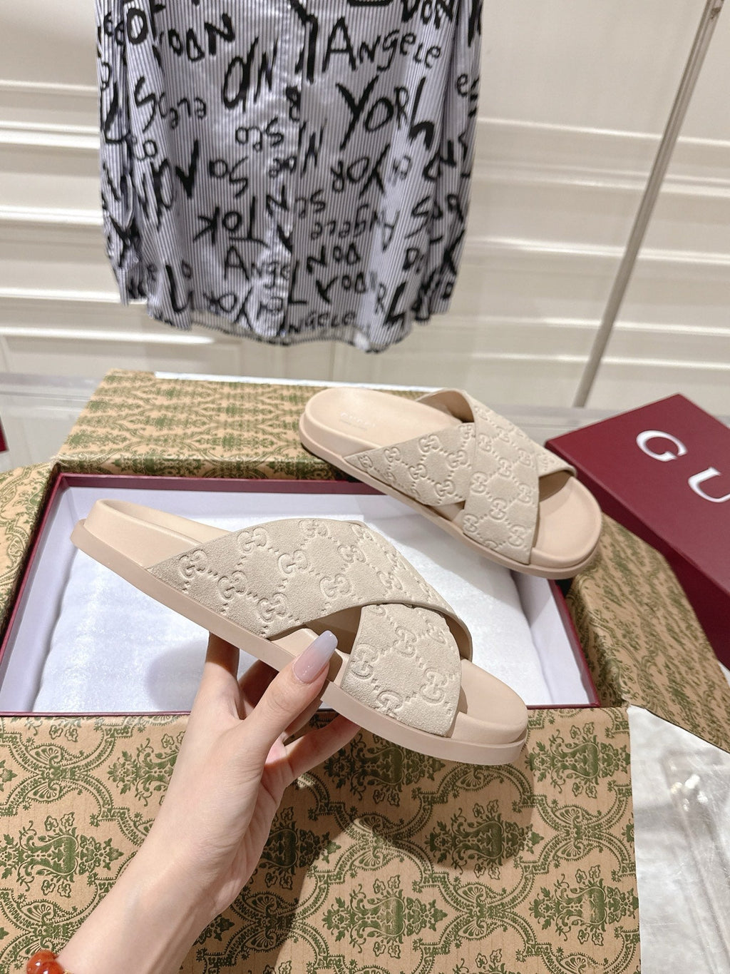 GUCCI SLIDES IN NUDE BEIGE SUEDE WITH EMBOSSED LOGO STYLE 7