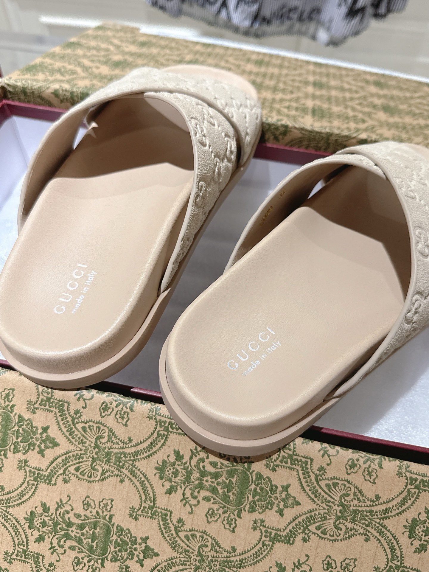GUCCI SLIDES IN NUDE BEIGE SUEDE WITH EMBOSSED LOGO STYLE 7