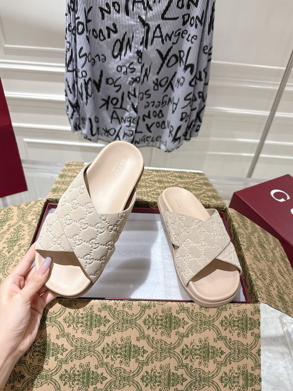 GUCCI SLIDES IN NUDE BEIGE SUEDE WITH EMBOSSED LOGO STYLE 7