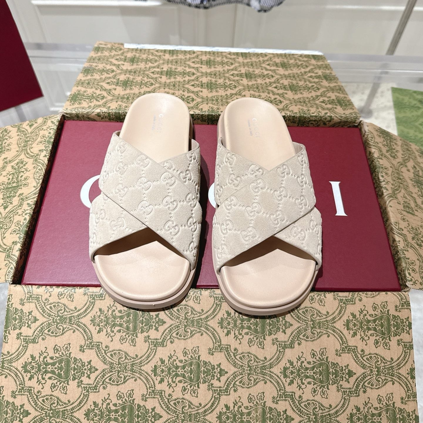 GUCCI SLIDES IN NUDE BEIGE SUEDE WITH EMBOSSED LOGO STYLE 7