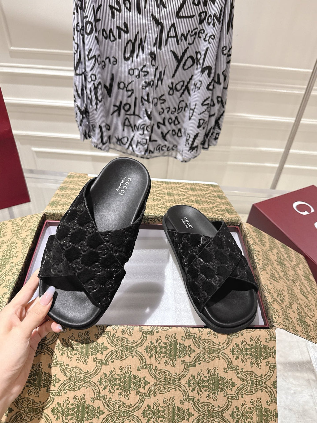 GUCCI SLIDES IN BLACK SUEDE WITH EMBOSSED LOGO STYLE 6