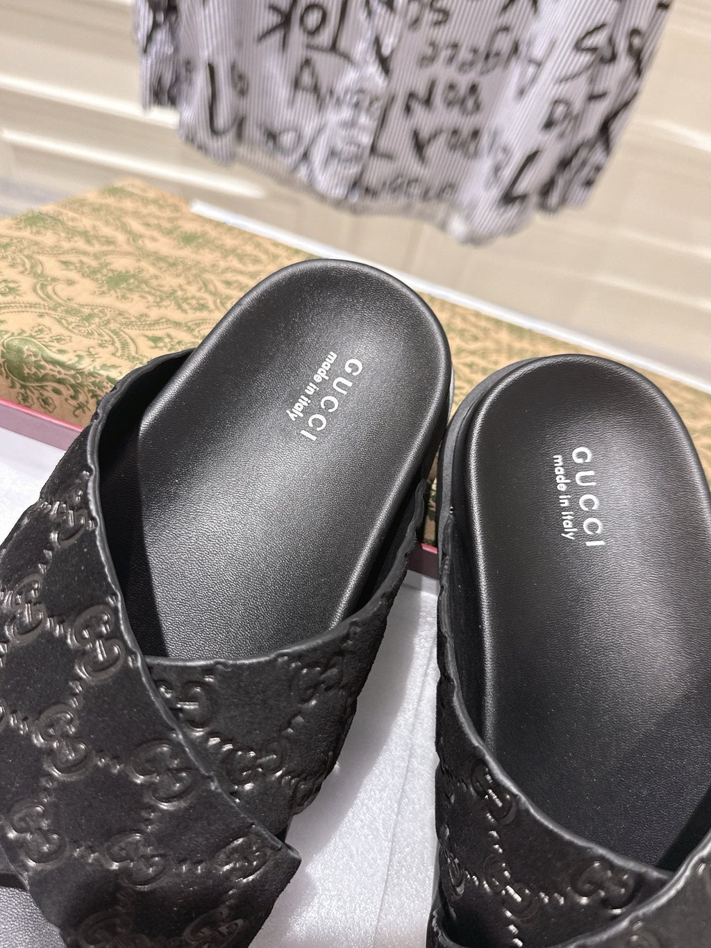 GUCCI SLIDES IN BLACK SUEDE WITH EMBOSSED LOGO STYLE 6