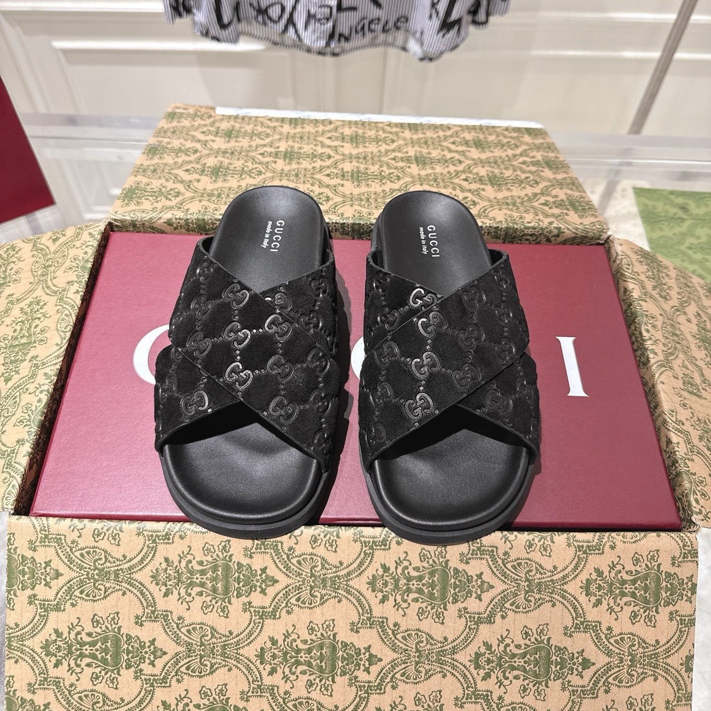 GUCCI SLIDES IN BLACK SUEDE WITH EMBOSSED LOGO STYLE 6