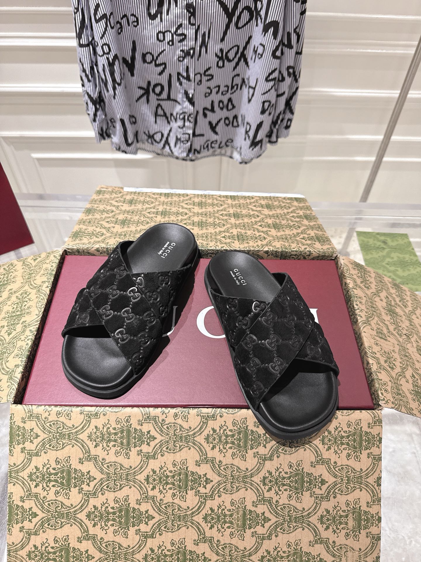 GUCCI SLIDES IN BLACK SUEDE WITH EMBOSSED LOGO STYLE 6