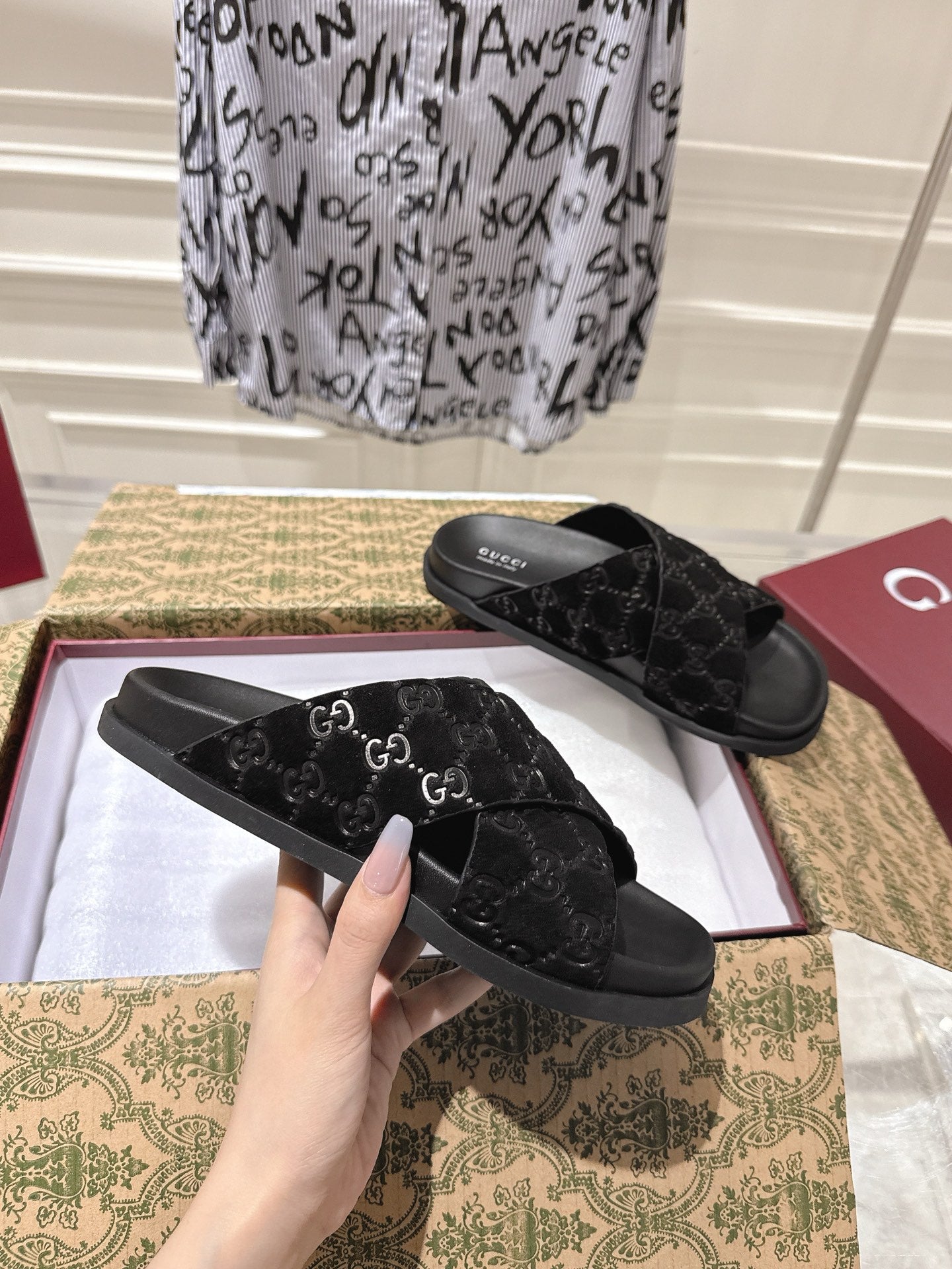 GUCCI SLIDES IN BLACK SUEDE WITH EMBOSSED LOGO STYLE 6