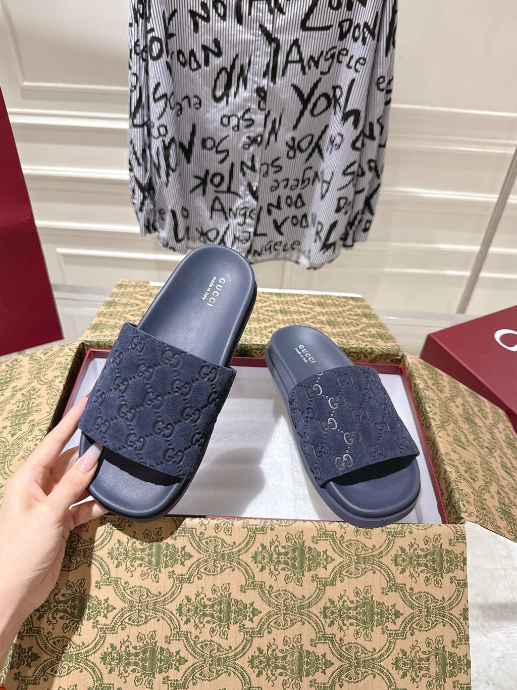 GUCCI SLIDES IN NAVY BLUE SUEDE WITH EMBOSSED LOGO STYLE 4