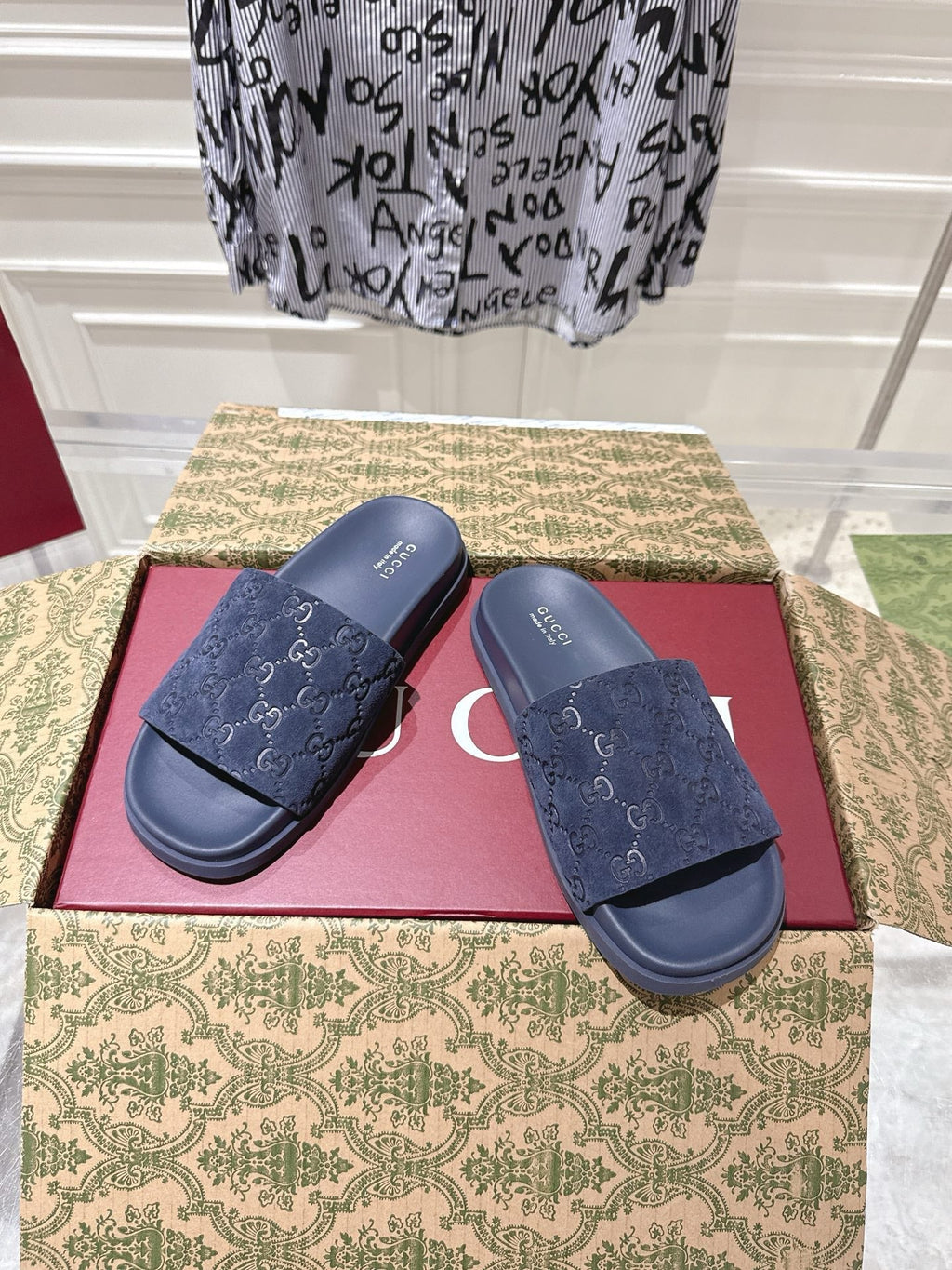 GUCCI SLIDES IN NAVY BLUE SUEDE WITH EMBOSSED LOGO STYLE 4