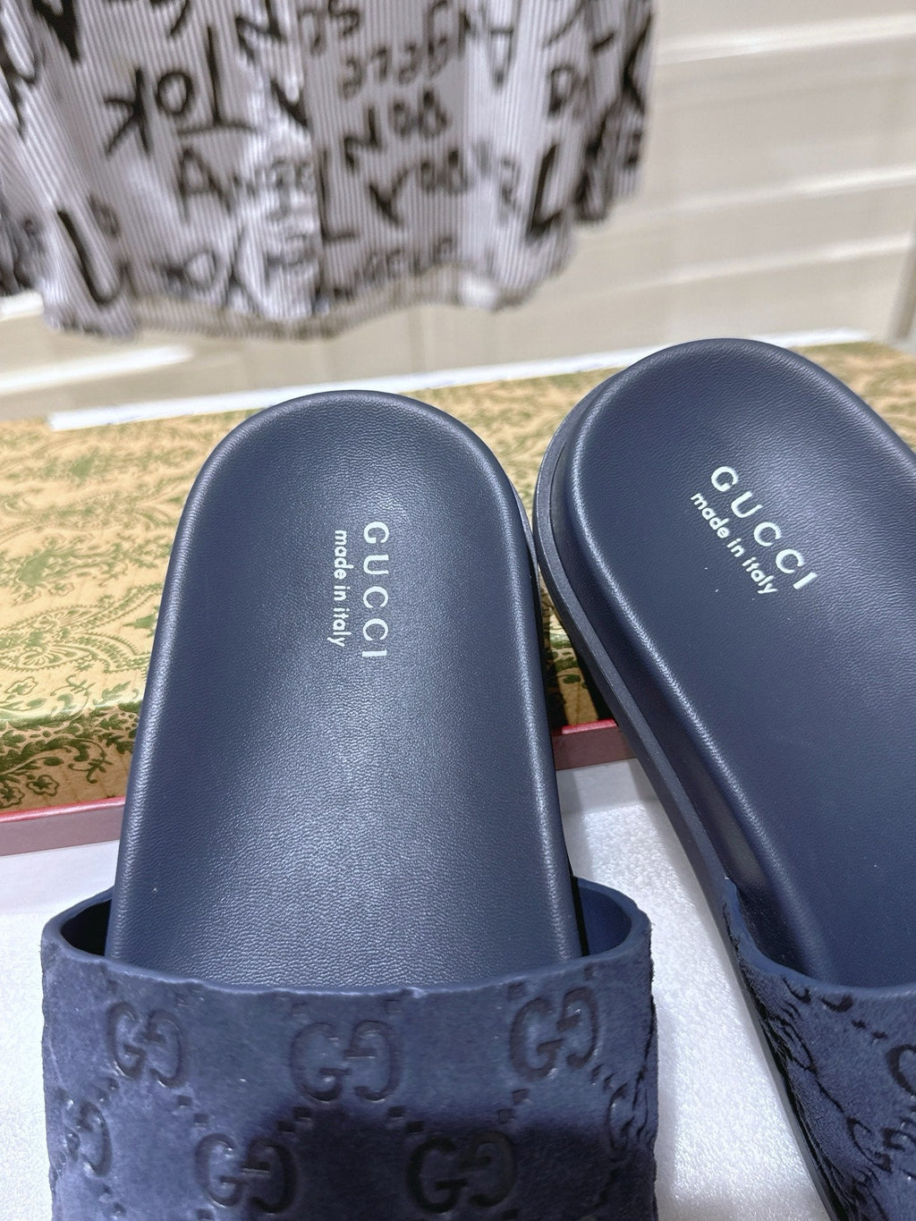 GUCCI SLIDES IN NAVY BLUE SUEDE WITH EMBOSSED LOGO STYLE 4