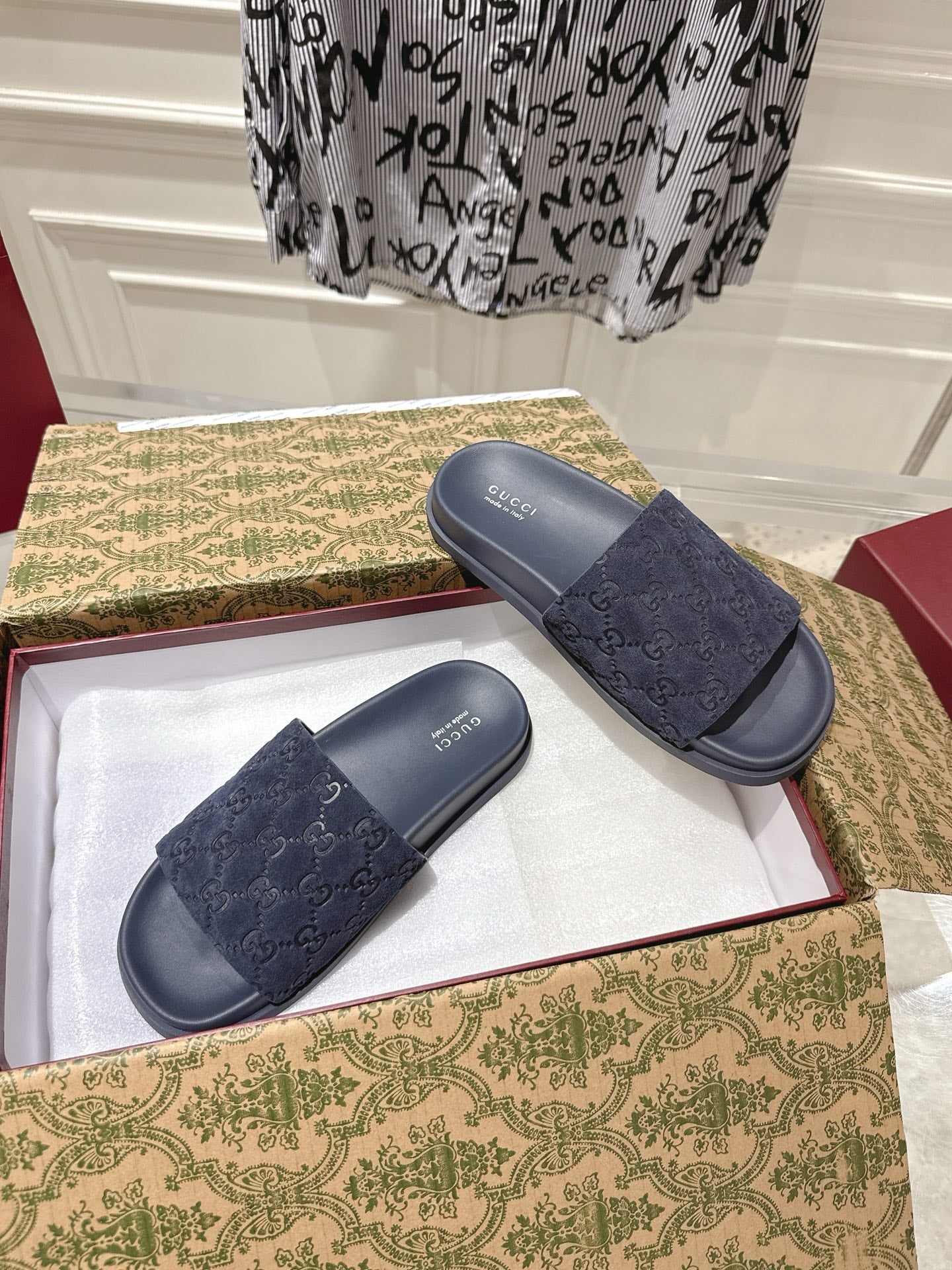 GUCCI SLIDES IN NAVY BLUE SUEDE WITH EMBOSSED LOGO STYLE 4