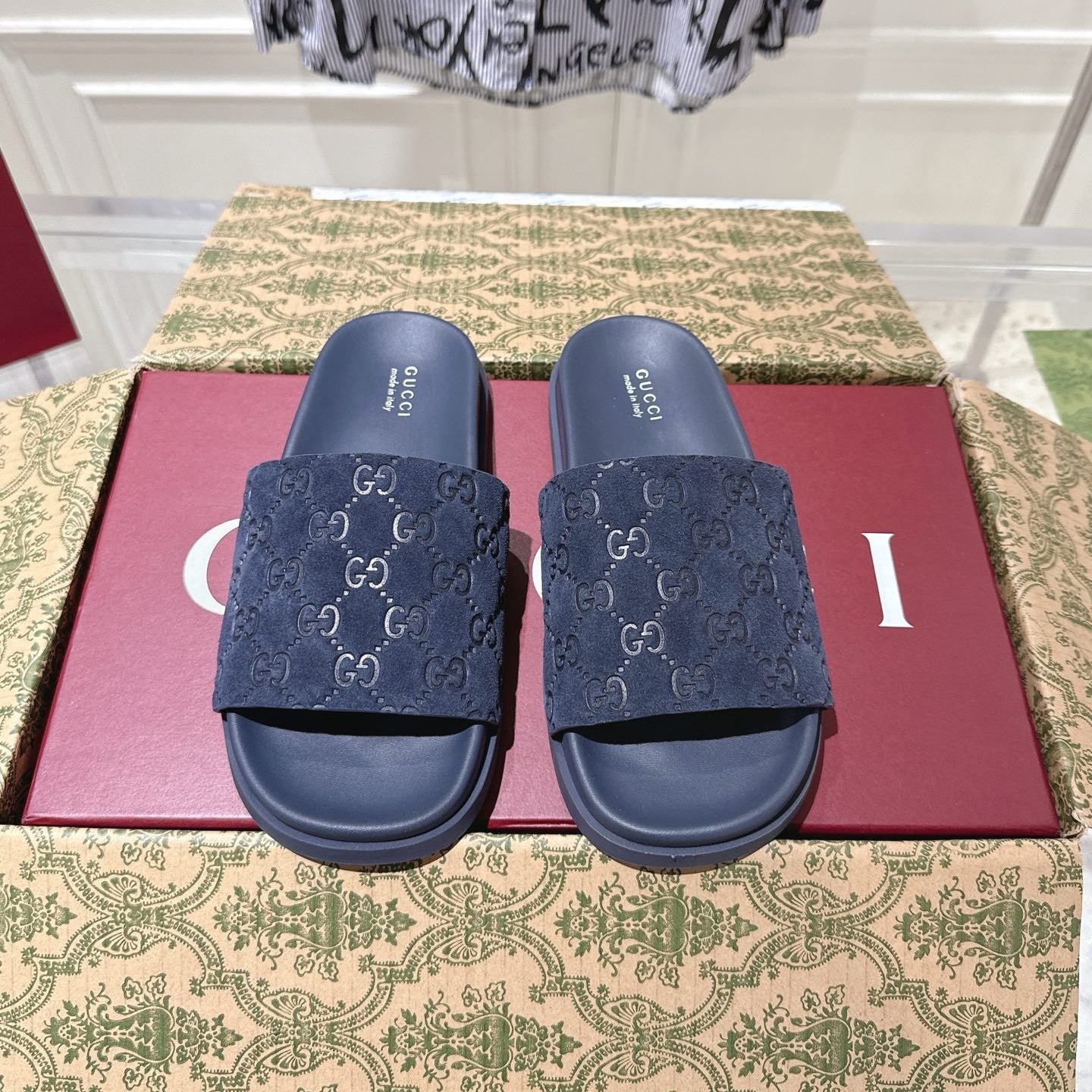 GUCCI SLIDES IN NAVY BLUE SUEDE WITH EMBOSSED LOGO STYLE 4