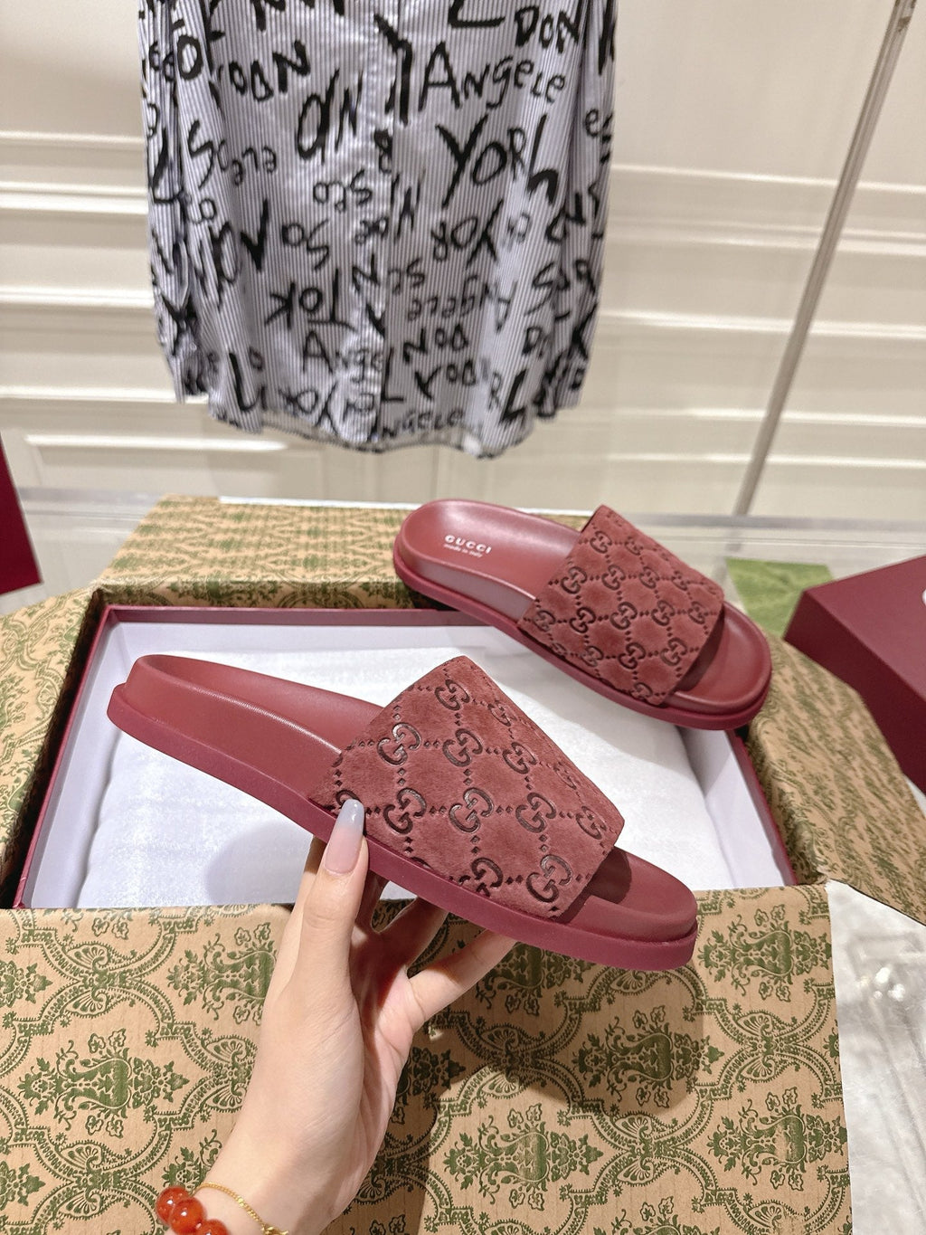 GUCCI SLIDES IN RED SUEDE WITH EMBOSSED LOGO STYLE 3