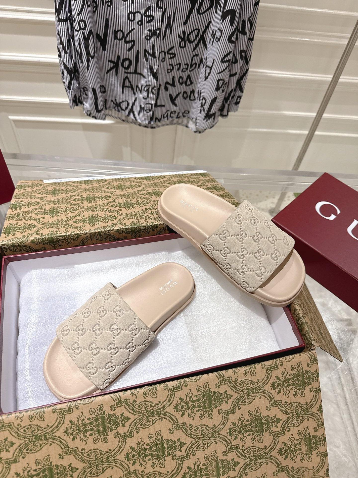 GUCCI SLIDES IN NUDE BEIGE SUEDE WITH EMBOSSED LOGO STYLE 2