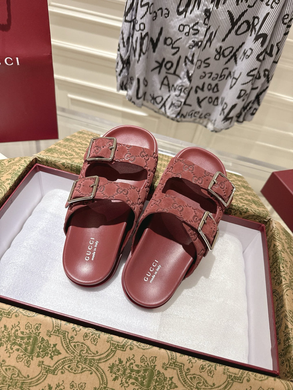 GUCCI SANDALS IN NAVY RED SUEDE EMBOSSED LOGO SILVER HARDWARE