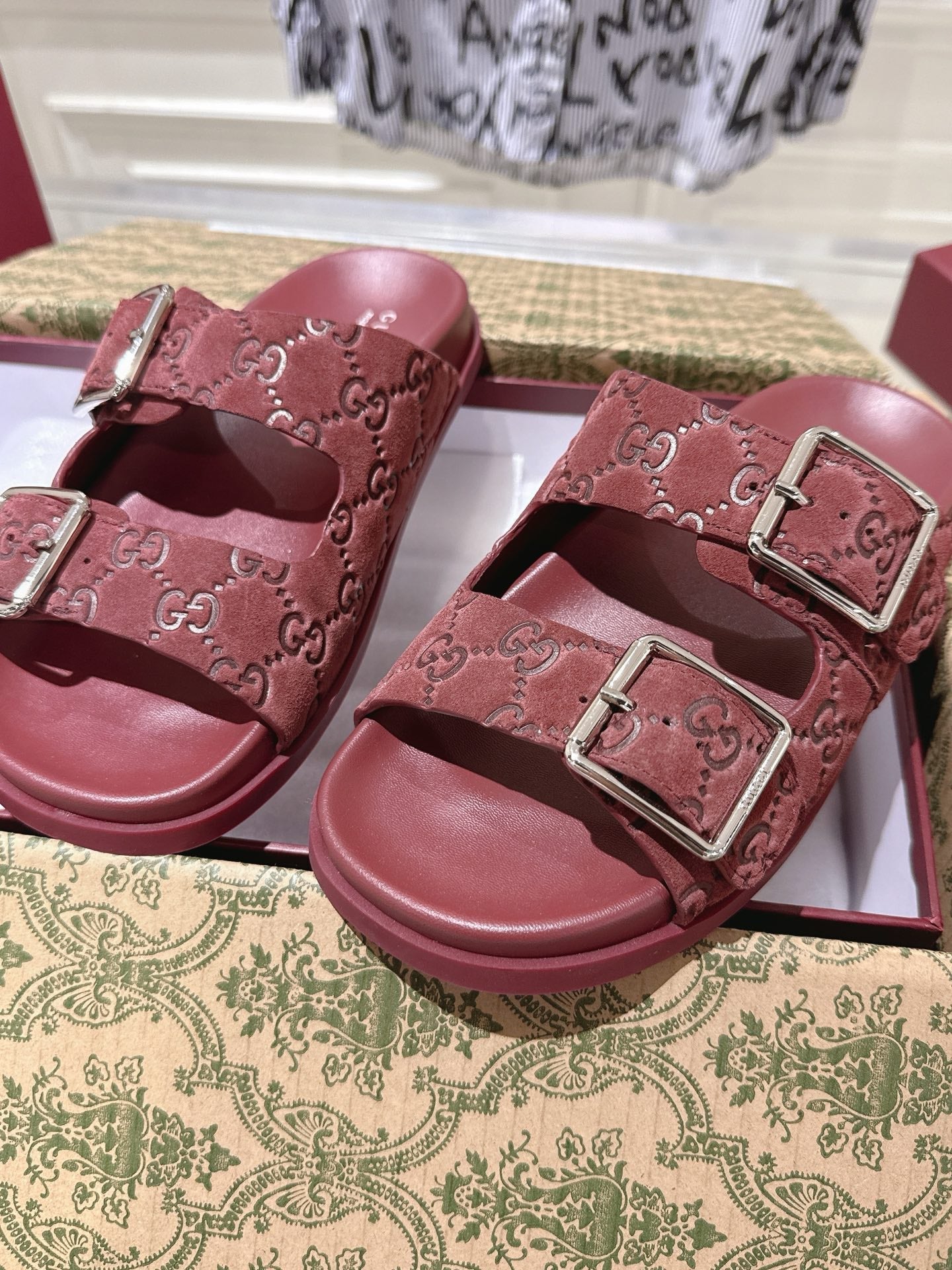 GUCCI SANDALS IN NAVY RED SUEDE EMBOSSED LOGO SILVER HARDWARE