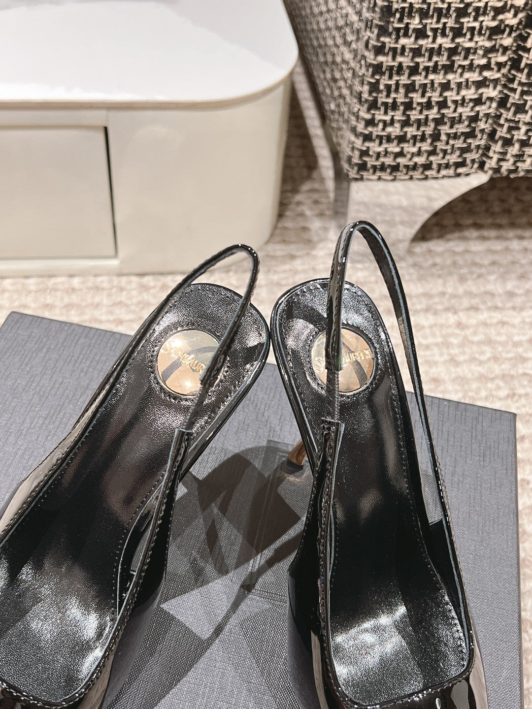 LOUIS VUITTON DUNE HIGH 10 CM SLINGBACK PUMPS IN BLACK PATENT LEATHER WITH GREEN CRYSTAL