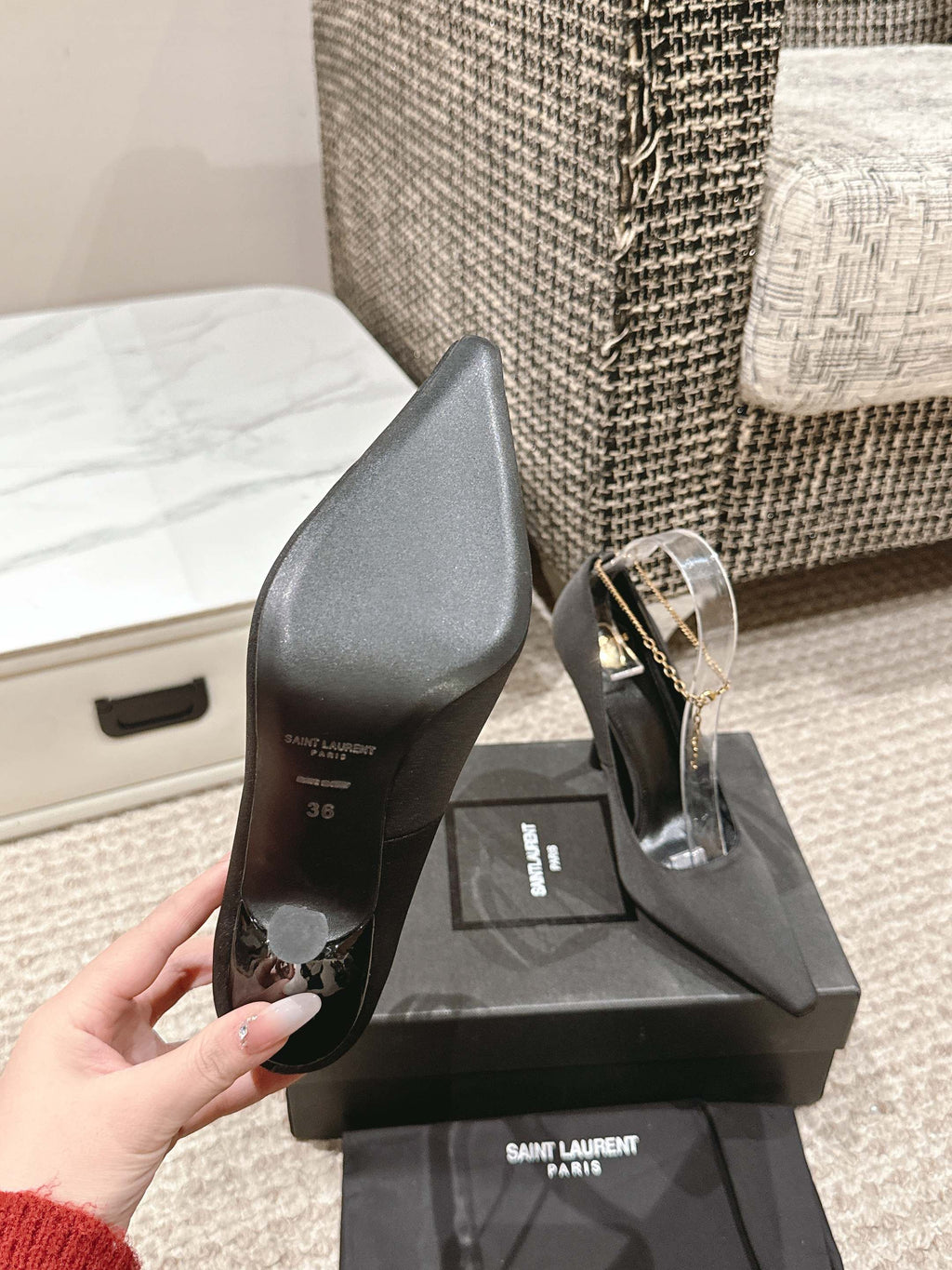 LOUIS VUITTON HIGH PUMP 9 CM IN BLACK SATIN