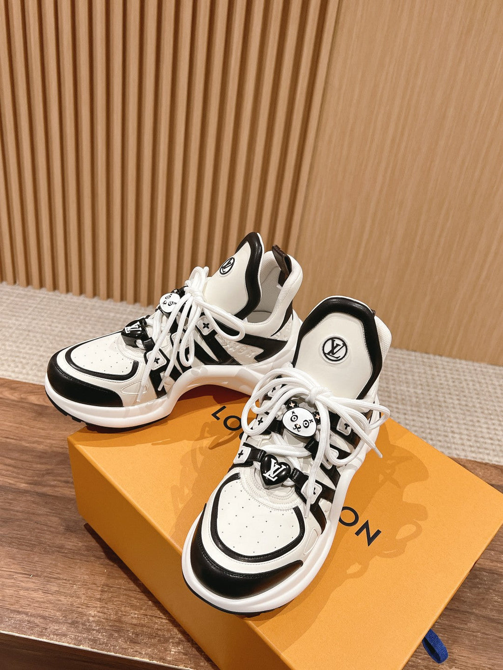 LOUIS VUITTON LV ARCHLIGHT SNEAKER IN WHITE MIX BLACK EMBOSSED CALFSKIN 101058