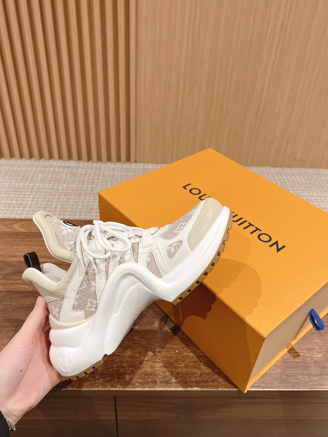 LOUIS VUITTON LV ARCHLIGHT SNEAKER IN WHITE CALFSKIN AND CAMEL BEIGE MONOGRAM DENIM
