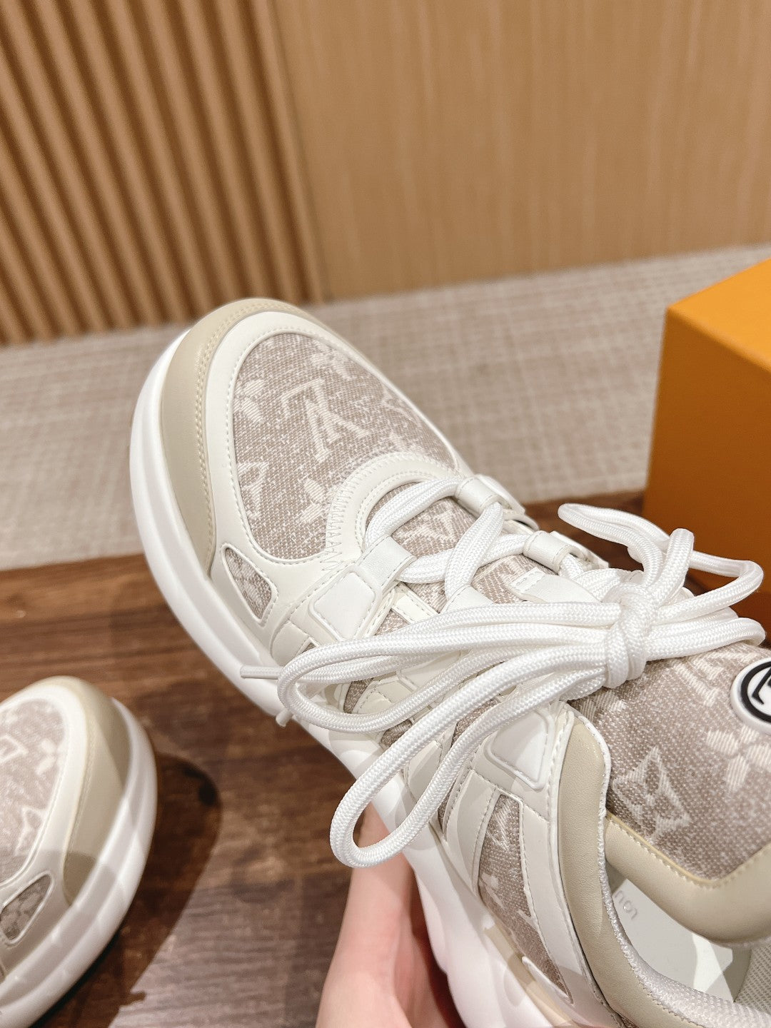 LOUIS VUITTON LV ARCHLIGHT SNEAKER IN WHITE CALFSKIN AND CAMEL BEIGE MONOGRAM DENIM