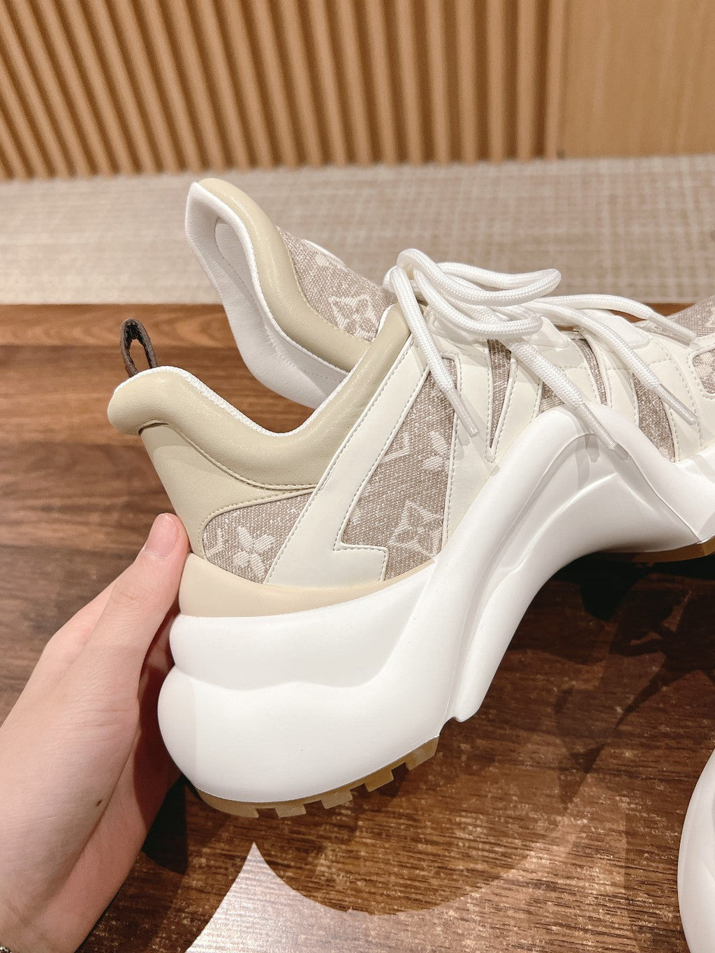 LOUIS VUITTON LV ARCHLIGHT SNEAKER IN WHITE CALFSKIN AND CAMEL BEIGE MONOGRAM DENIM