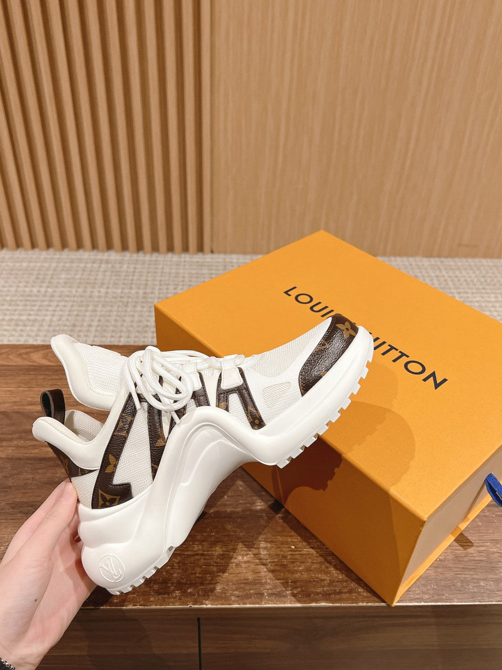 LOUIS VUITTON LV ARCHLIGHT SNEAKER IN WHITE CANVAS AND CHOCOLATE BROWN MONOGRAM CALFSKIN