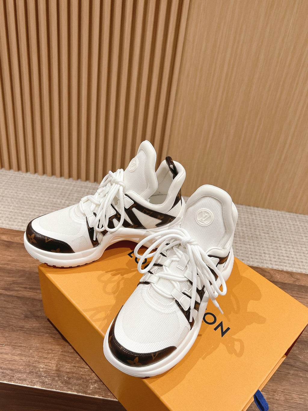 LOUIS VUITTON LV ARCHLIGHT SNEAKER IN WHITE CANVAS AND CHOCOLATE BROWN MONOGRAM CALFSKIN
