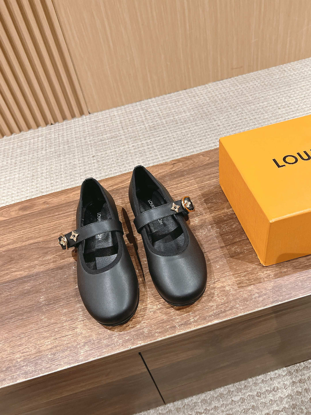 LOUIS VUITTON MARY JANE FLAT IN BLACK CALFSKIN 168943