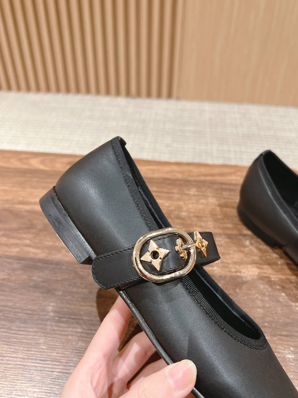 LOUIS VUITTON MARY JANE FLAT IN BLACK CALFSKIN 168943