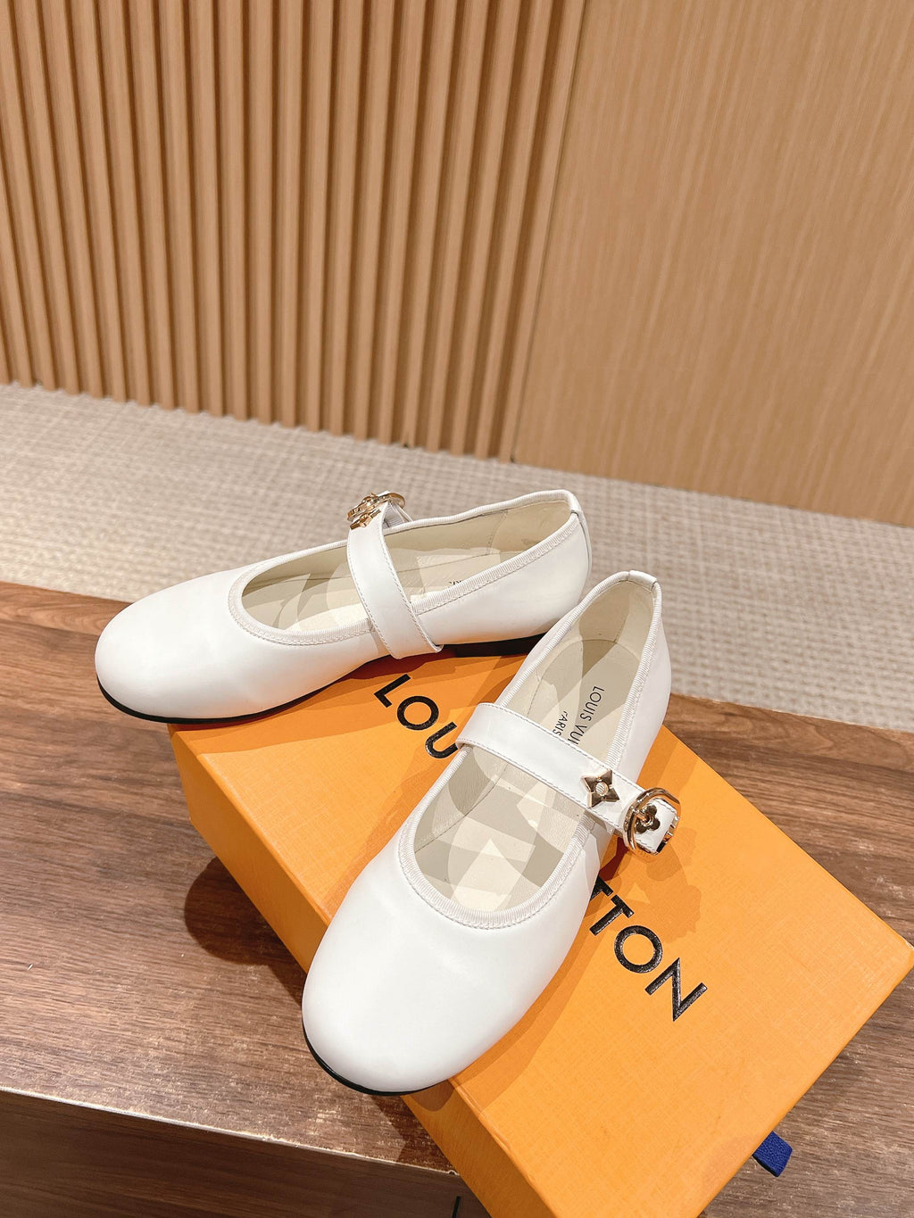 LOUIS VUITTON MARY JANE FLAT IN WHITE CALFSKIN