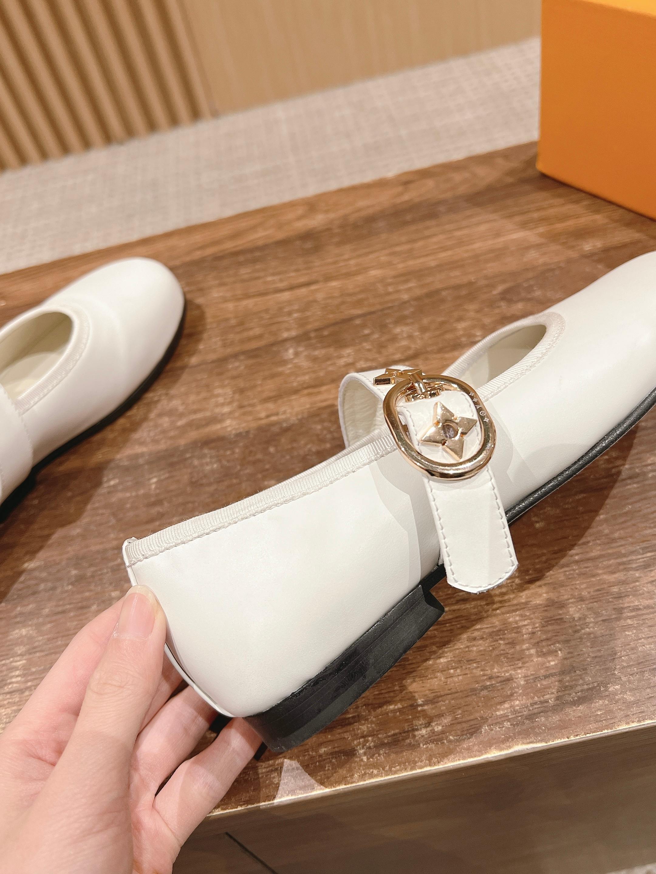 LOUIS VUITTON MARY JANE FLAT IN WHITE CALFSKIN