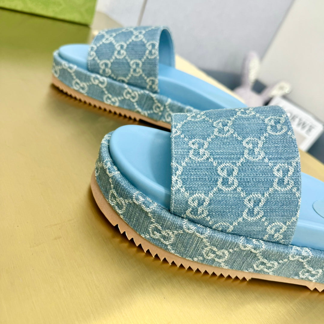 GUCCI PLATFORM SLIDE SANDAL SKY CANVAS