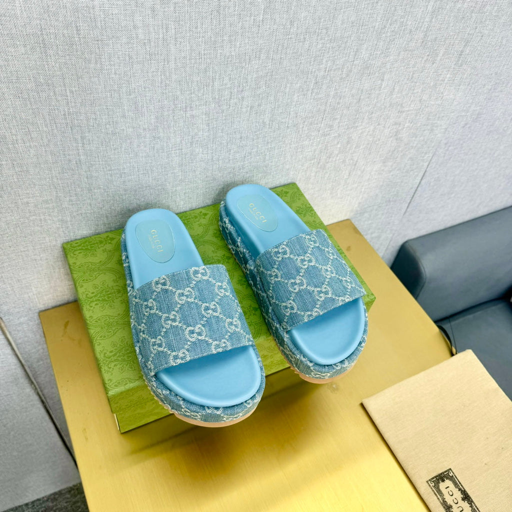 GUCCI PLATFORM SLIDE SANDAL SKY CANVAS