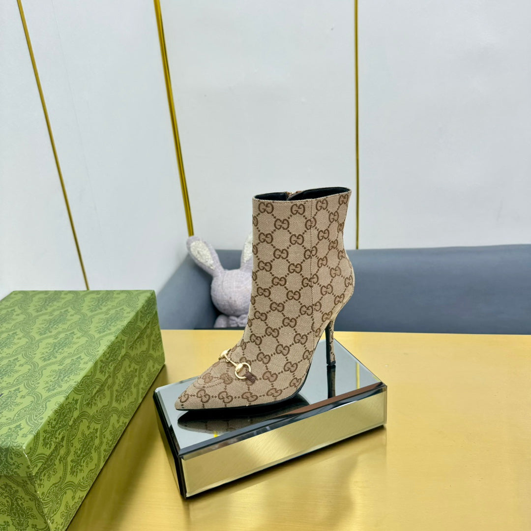 GUCCI HORSEBIT ANKLE BOOT IN TAN BEIGE MONOGRAM CANVAS
