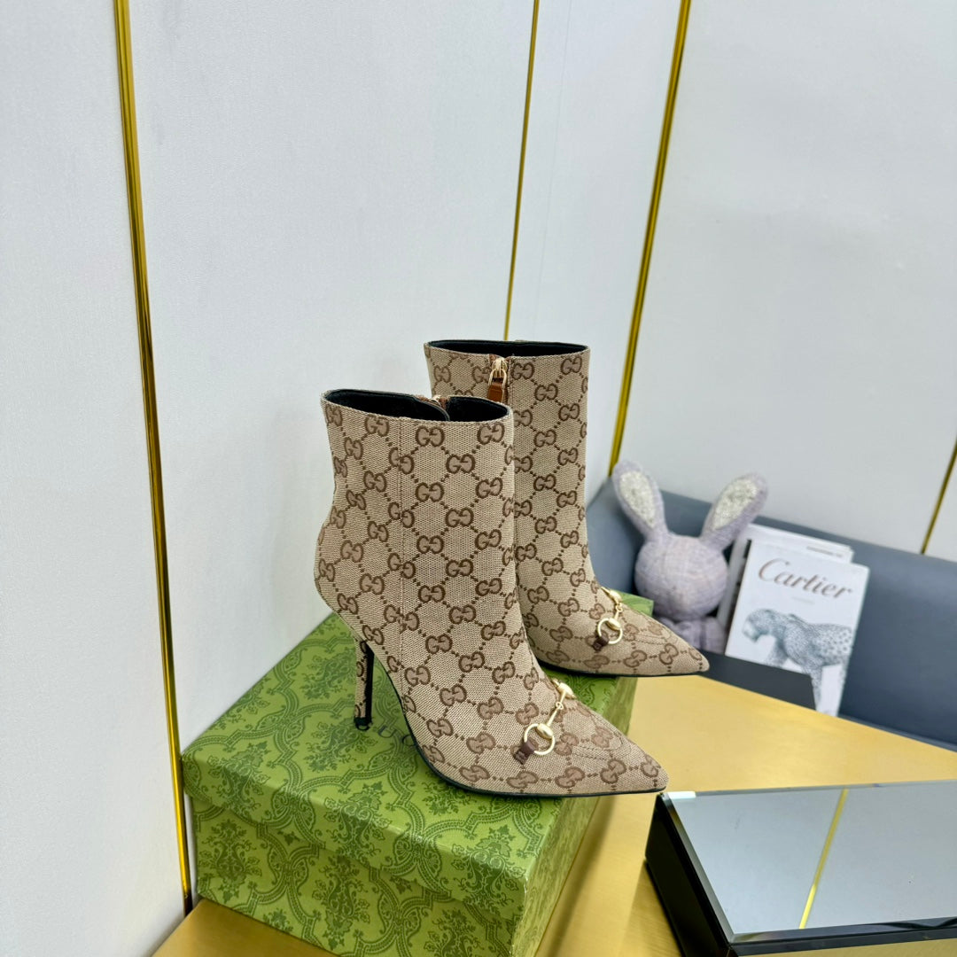 GUCCI HORSEBIT ANKLE BOOT IN TAN BEIGE MONOGRAM CANVAS