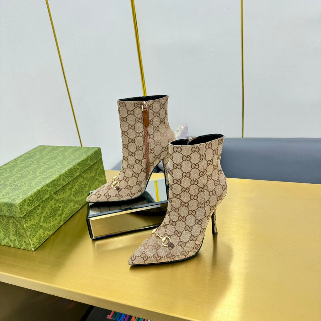 GUCCI HORSEBIT ANKLE BOOT IN TAN BEIGE MONOGRAM CANVAS