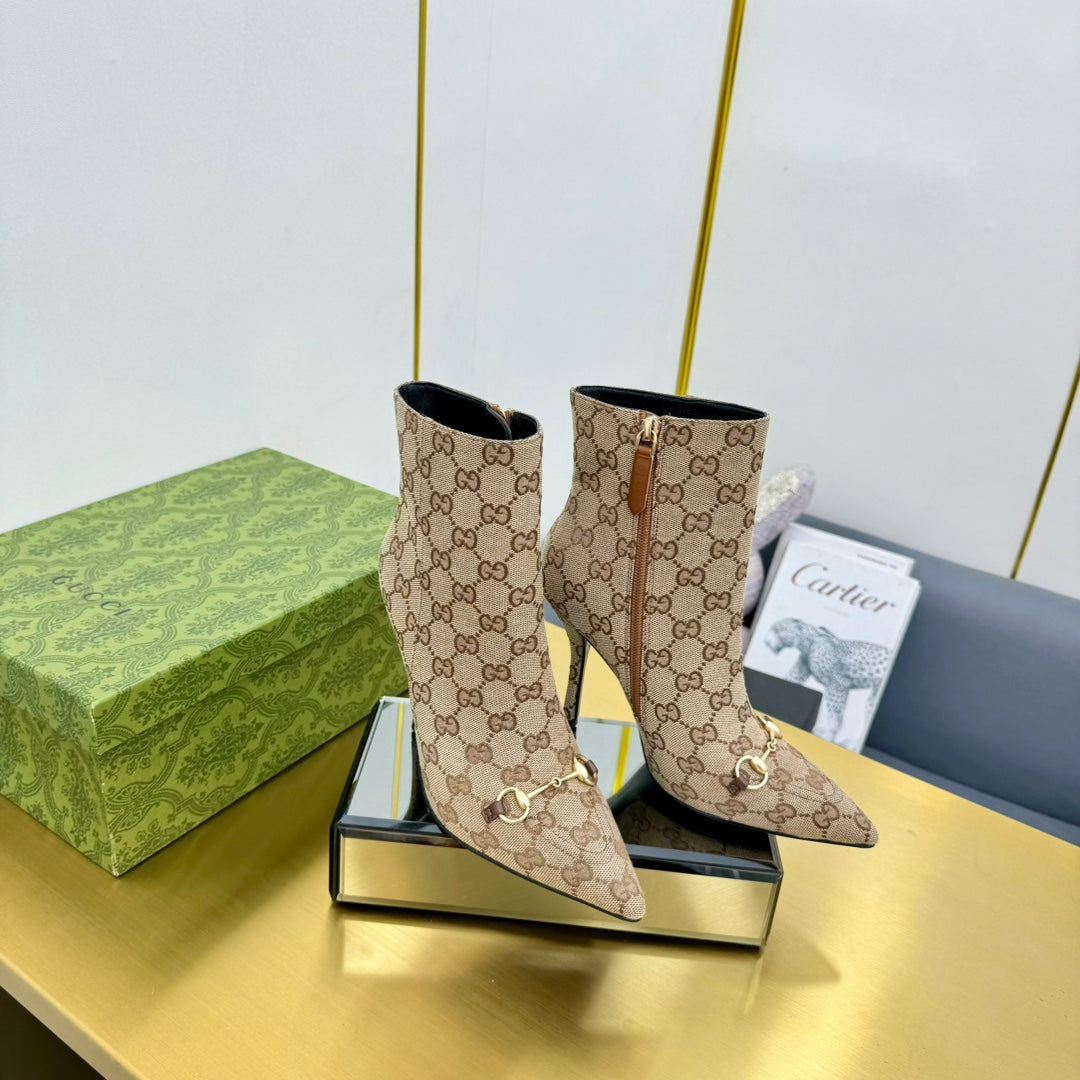 GUCCI HORSEBIT ANKLE BOOT IN TAN BEIGE MONOGRAM CANVAS