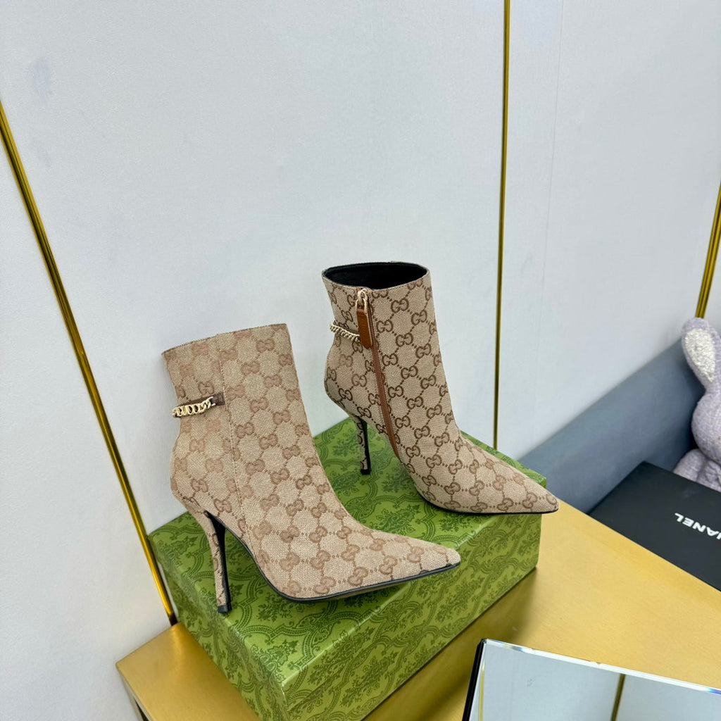 GUCCI SIGNORIA ANKLE BOOT IN TAN BEIGE MONOGRAM CANVAS
