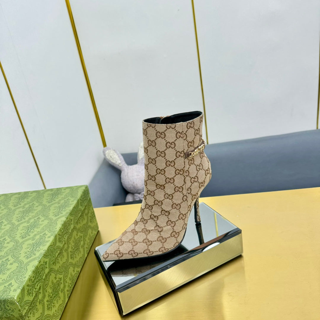 GUCCI SIGNORIA ANKLE BOOT IN TAN BEIGE MONOGRAM CANVAS