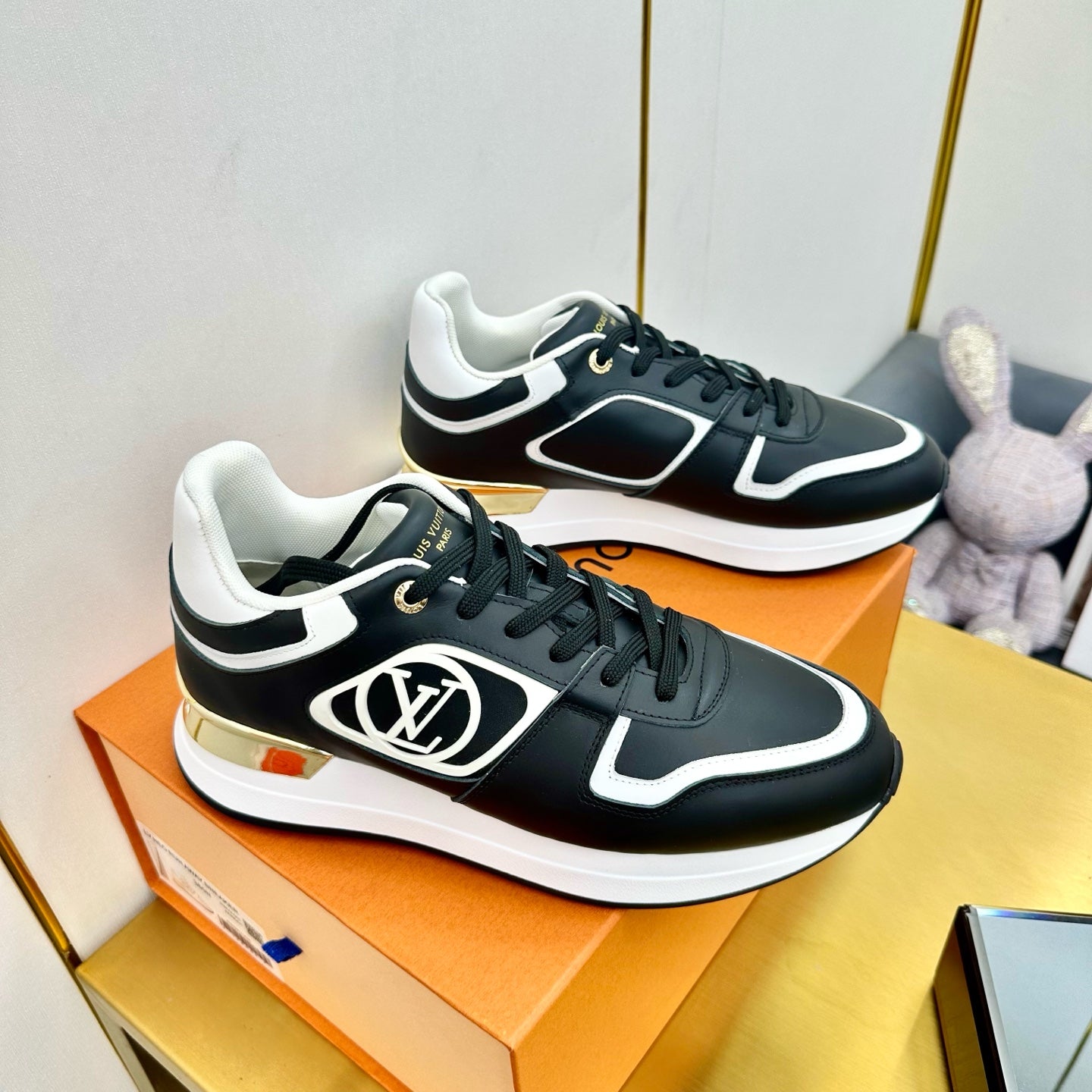 LOUIS VUITTON NEO RUN AWAY SNEAKER IN BLACK MIX WHITE CALFSKIN
