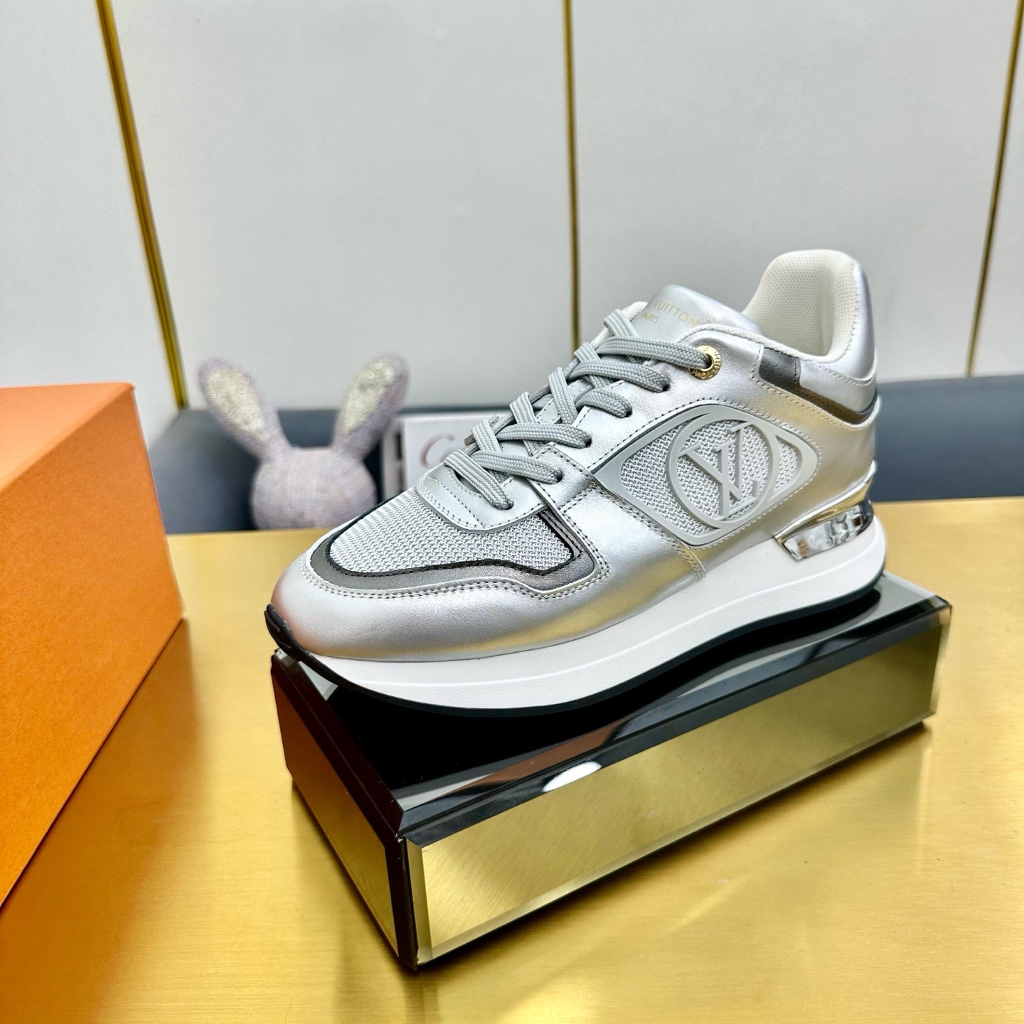 LOUIS VUITTON NEO RUN AWAY SNEAKER IN SILVER CALFSKIN