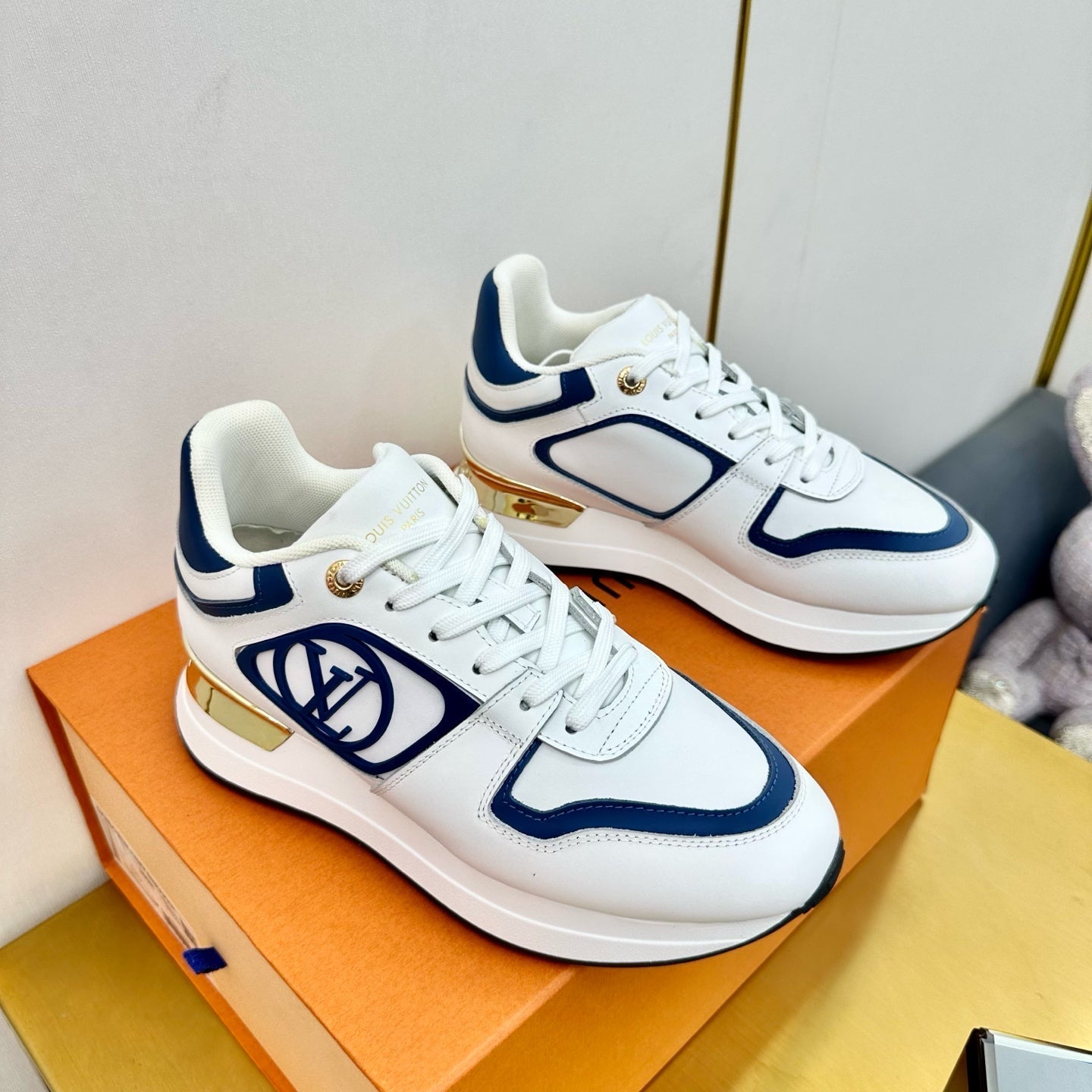 LOUIS VUITTON NEO RUN AWAY SNEAKER IN WHITE MIX COBALT BLUE CALFSKIN